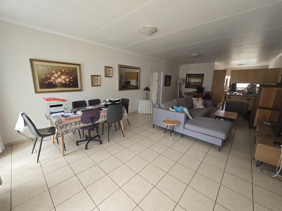 To Let 2 Bedroom Property for Rent in Flamwood North West
